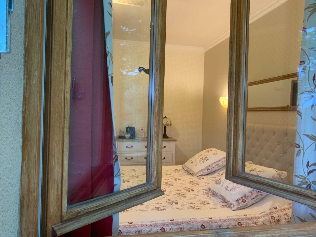 Le Grand Jardin Bed and Breakfast Lafare Eksteriør billede
